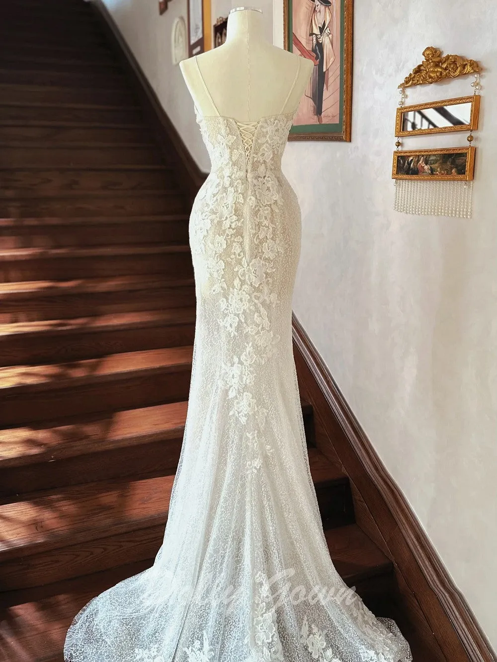 Charming Lace Appliques See Through Slight Mermaid Wedding Dress