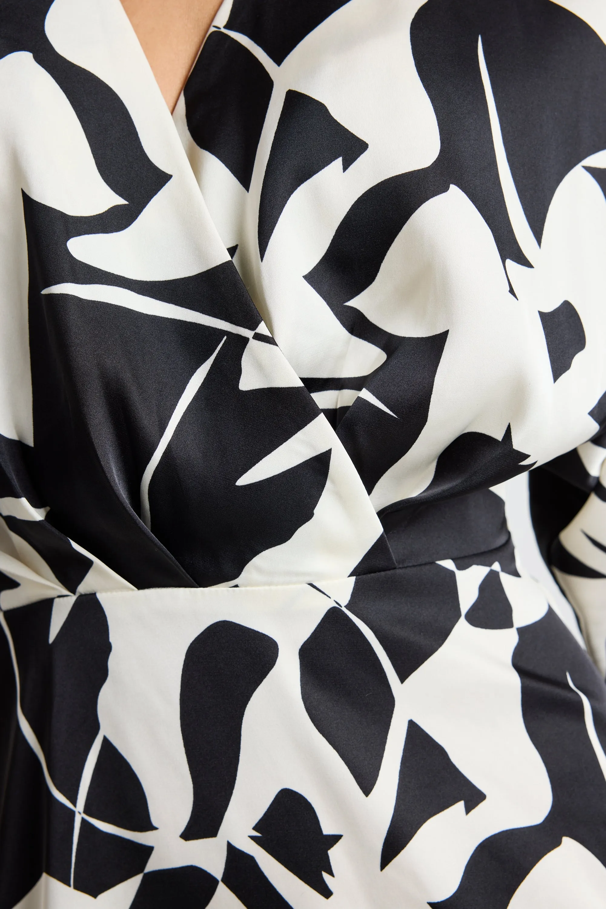 Dali Black White Satin SS Kimono Mini Dress