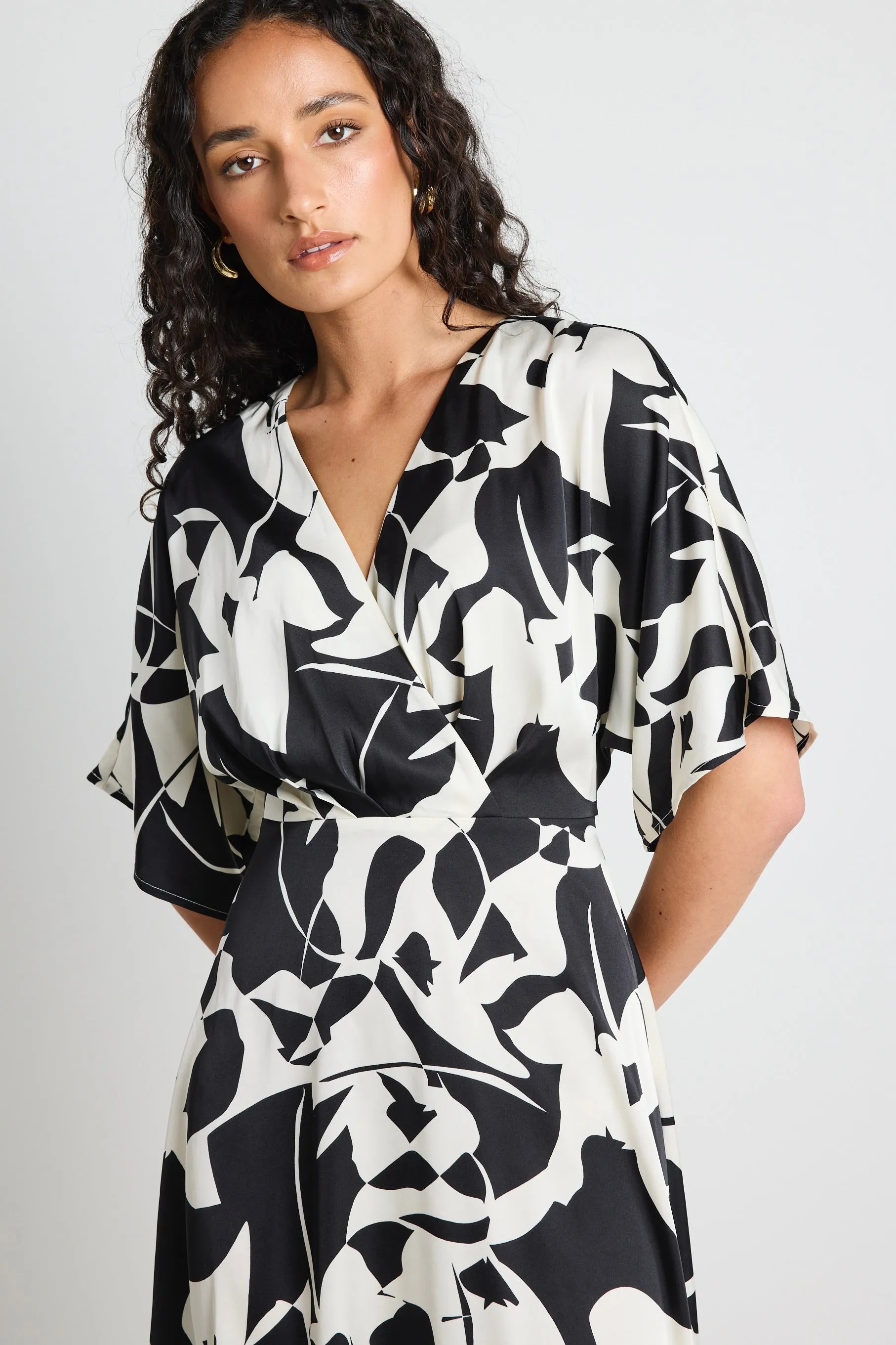 Dali Black White Satin SS Kimono Mini Dress