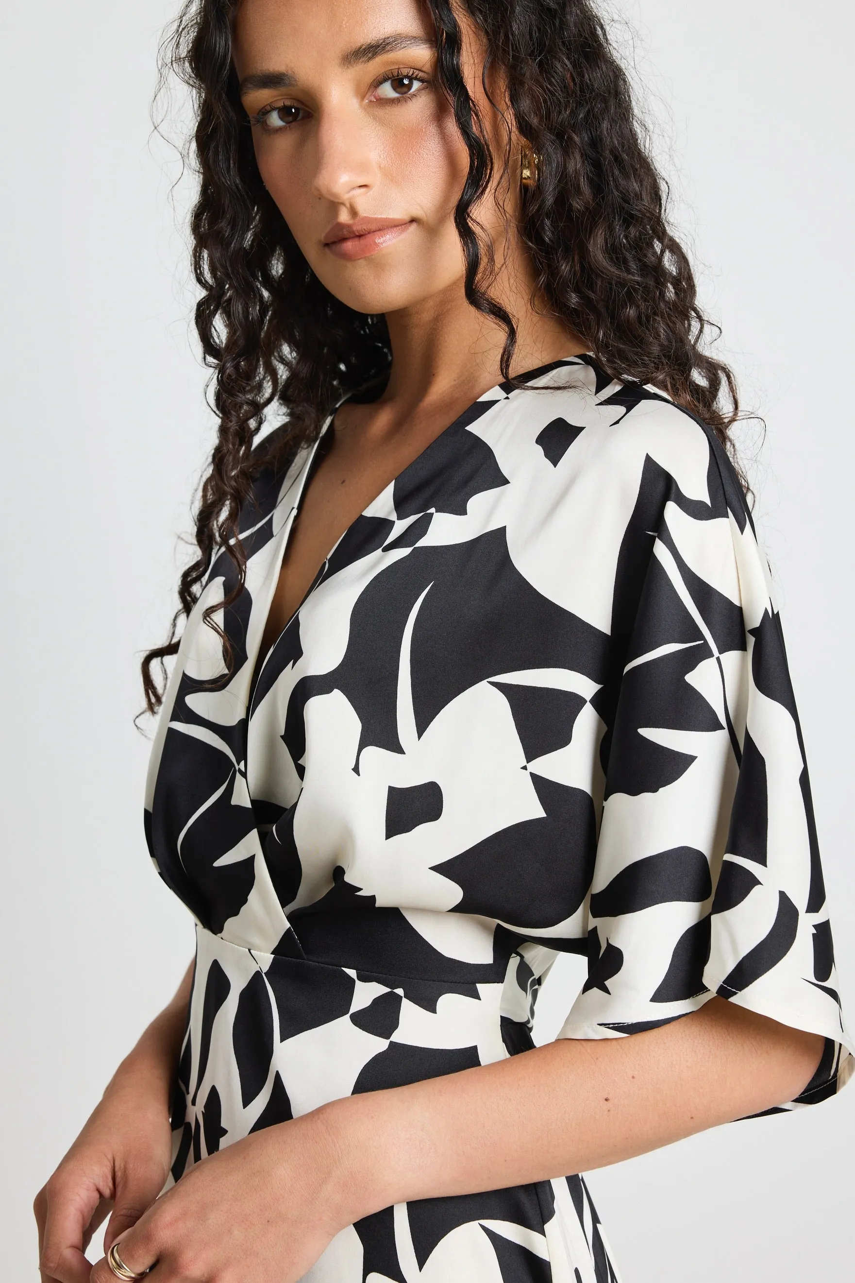 Dali Black White Satin SS Kimono Mini Dress