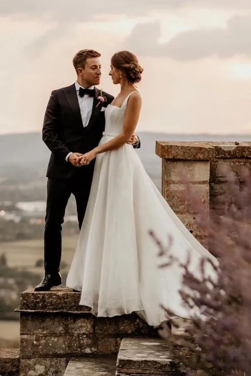 Luolandi Chaming A-Line Square Neck White Wedding Dresses Simple Elegant
