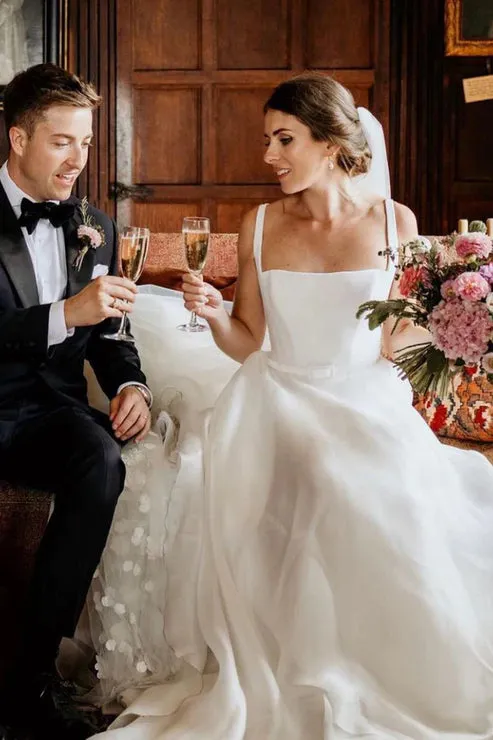 Luolandi Chaming A-Line Square Neck White Wedding Dresses Simple Elegant