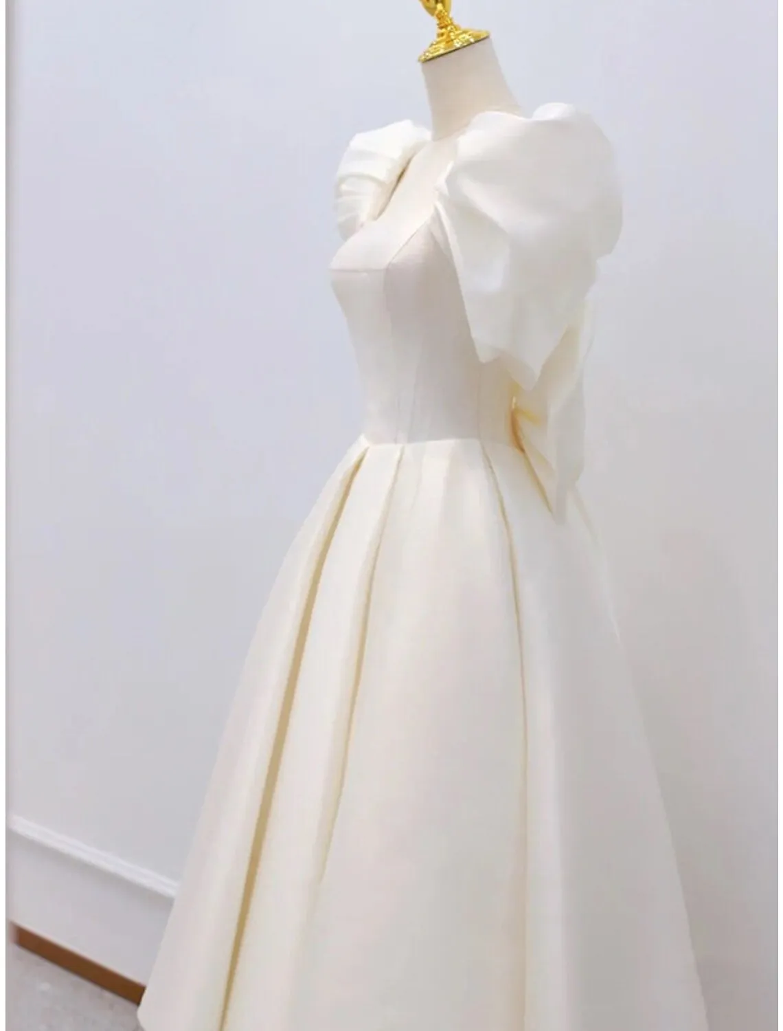 Luolandi Reception Little White Dresses Wedding Dresses A-Line Square Neck Short Sleeve Knee Length Satin Bridal Gowns