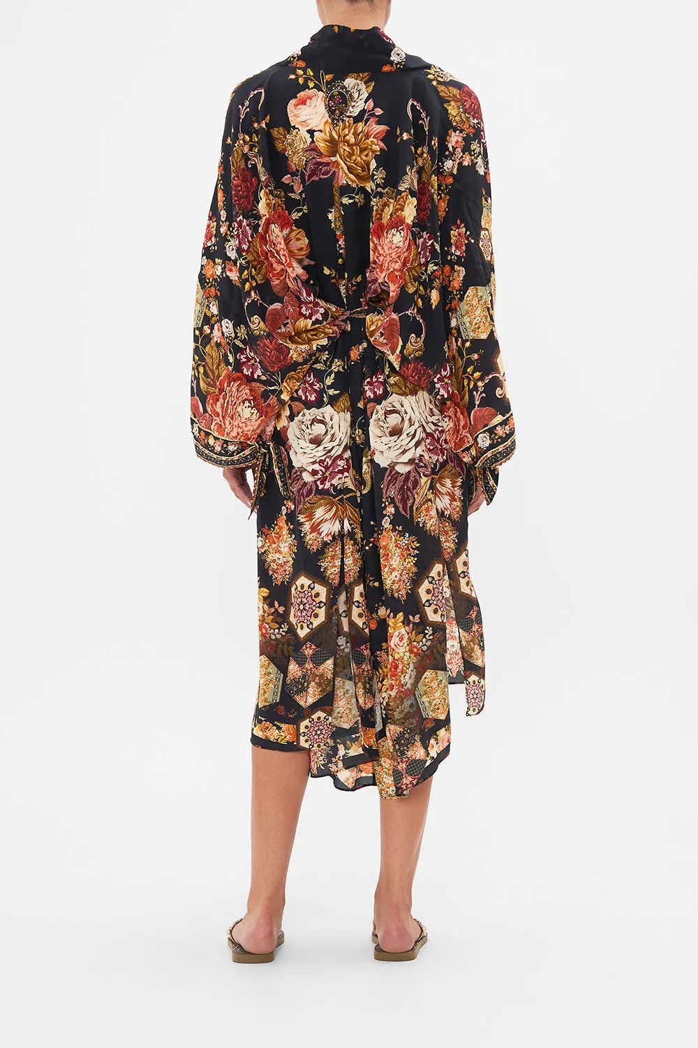 OVERSIZED LAYER WITH TIE SLEEVE STITCHED IN TIME